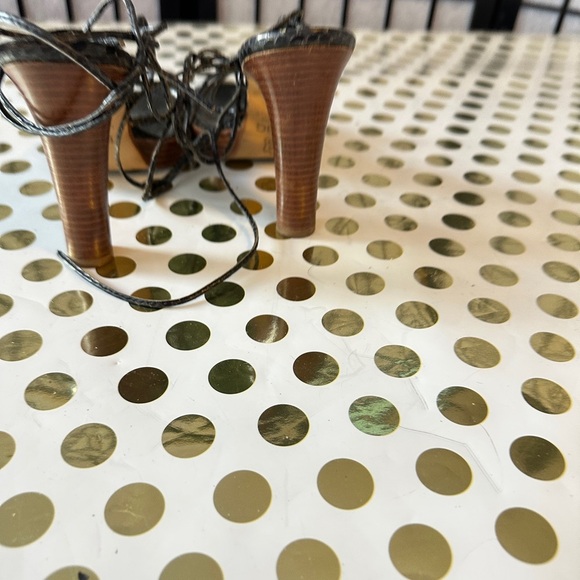 BCBG heels - Picture 3 of 4